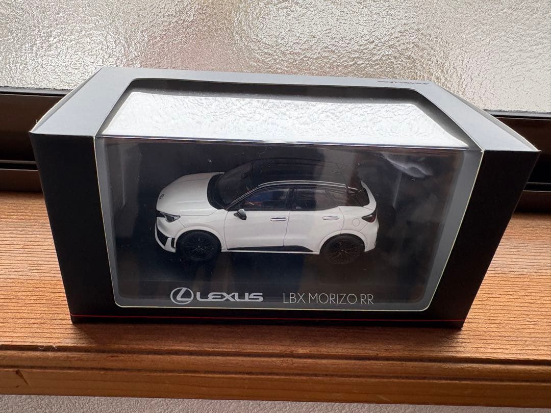 京商　1/43 レクサス　LBX MORIZO RR ホワイトノーヴァガラスフレ