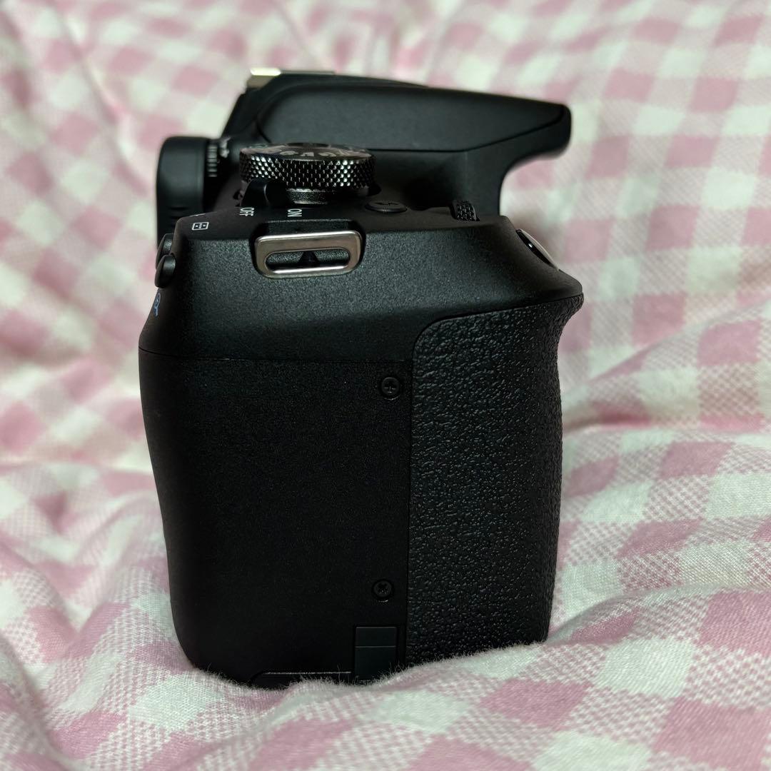 Canon EOS Kiss X90 デジタル一眼レフ