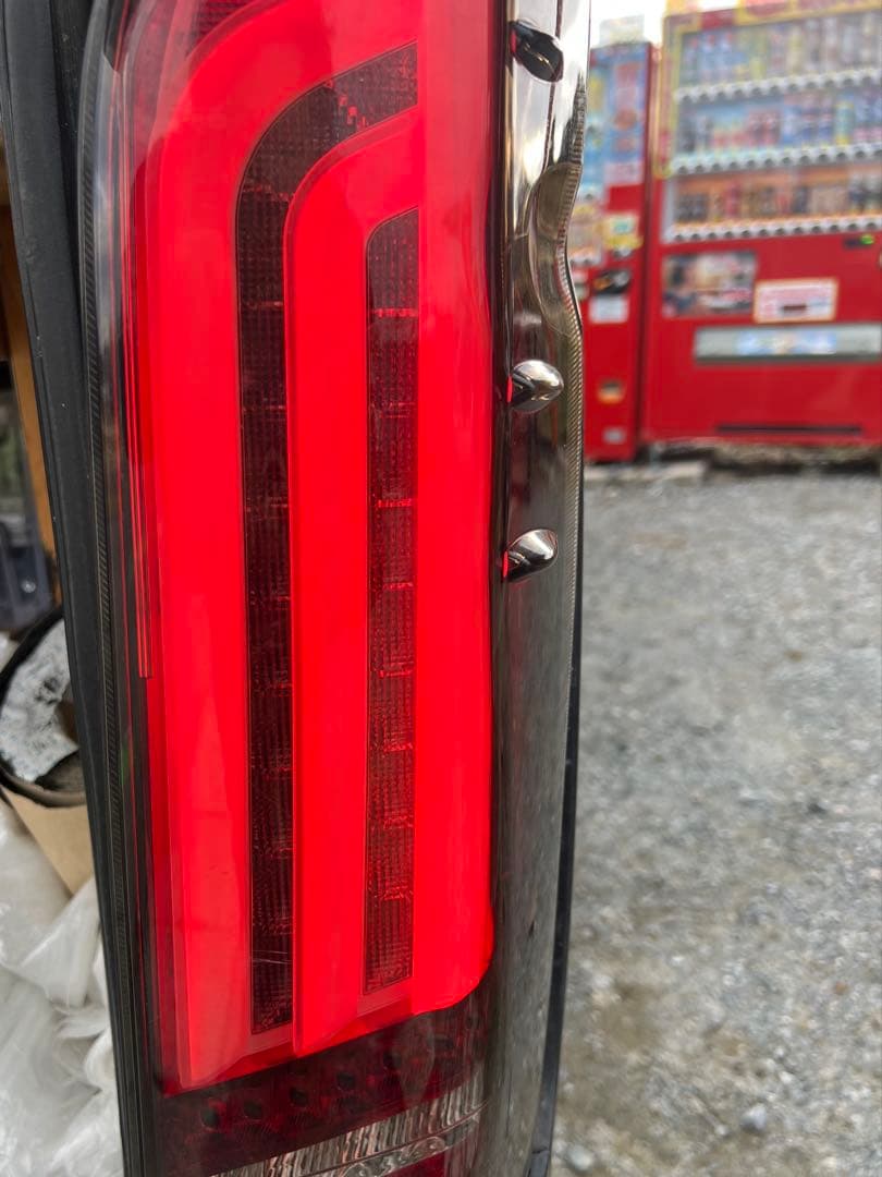 Valenti（ヴァレンティ）　ハイエース200系テールランプジャンク