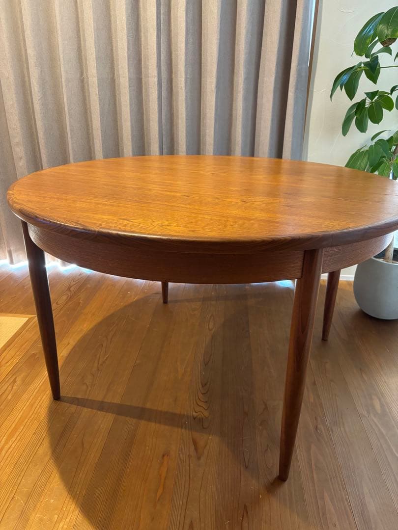 G-PLAN直径122センチ伸長式ダイニングテーブル