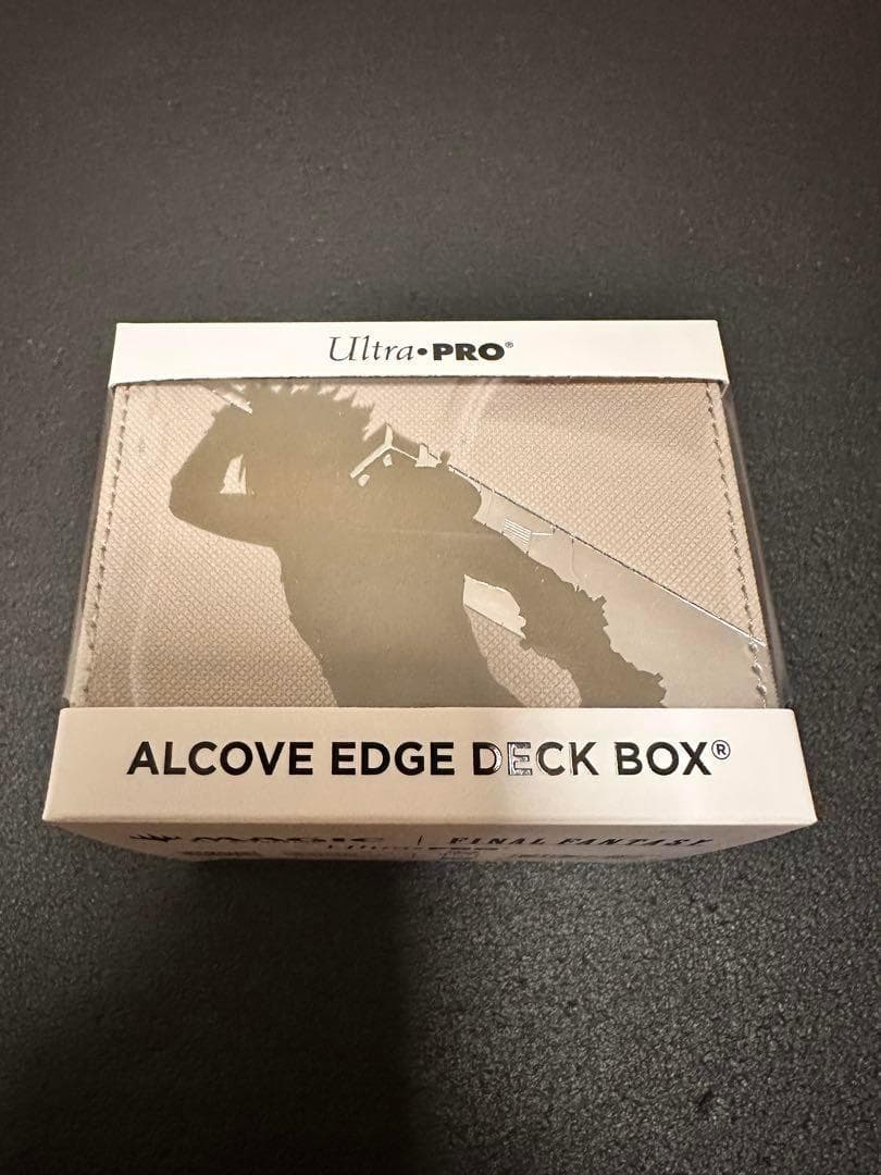 ウルトラプロ FF《クラウド：星の守護者》 プレミアムレザレットデッキボックス