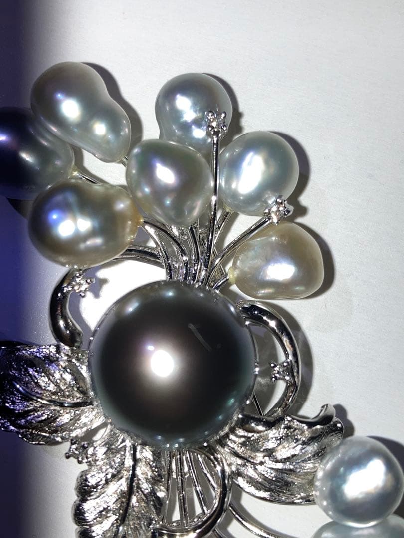 K14WGダイヤモンド 黒真珠 花モチーフ ブローチ