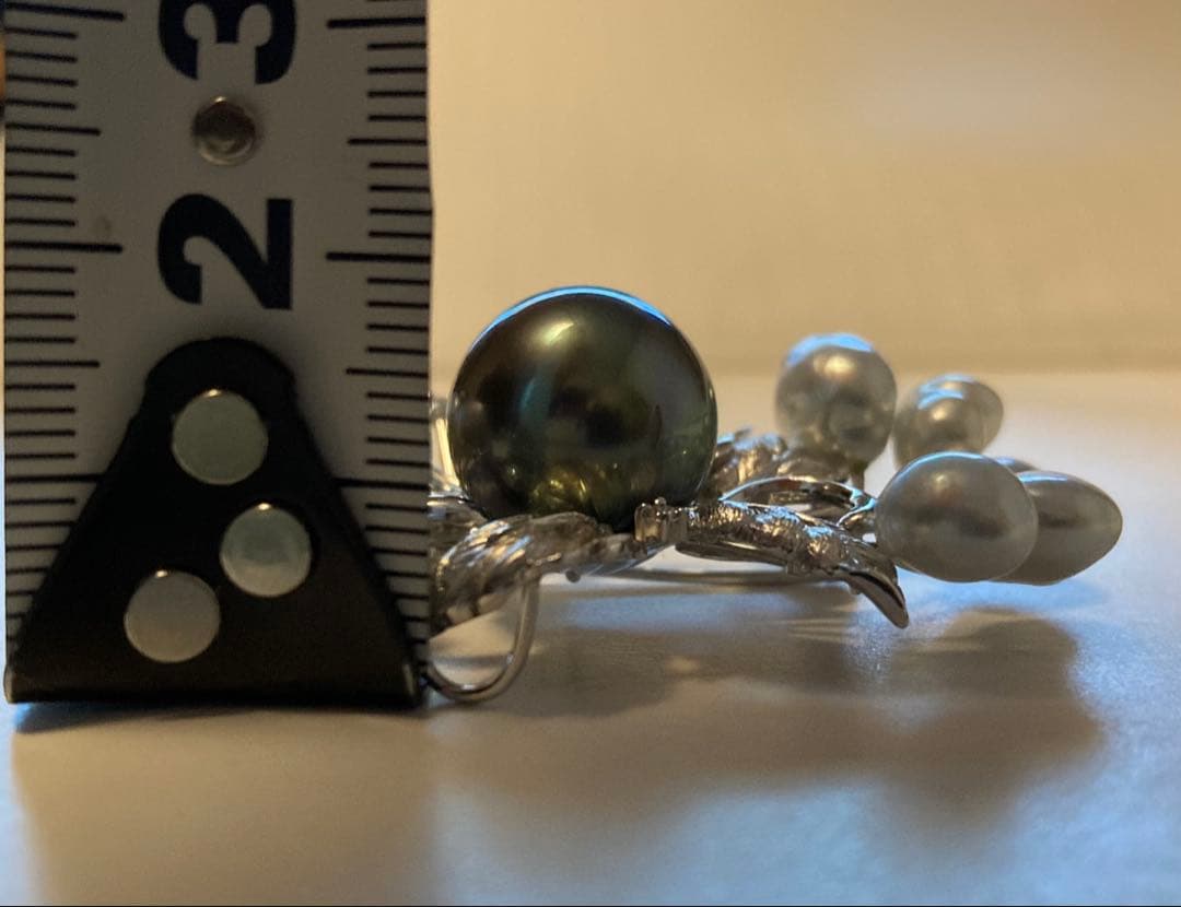 K14WGダイヤモンド 黒真珠 花モチーフ ブローチ