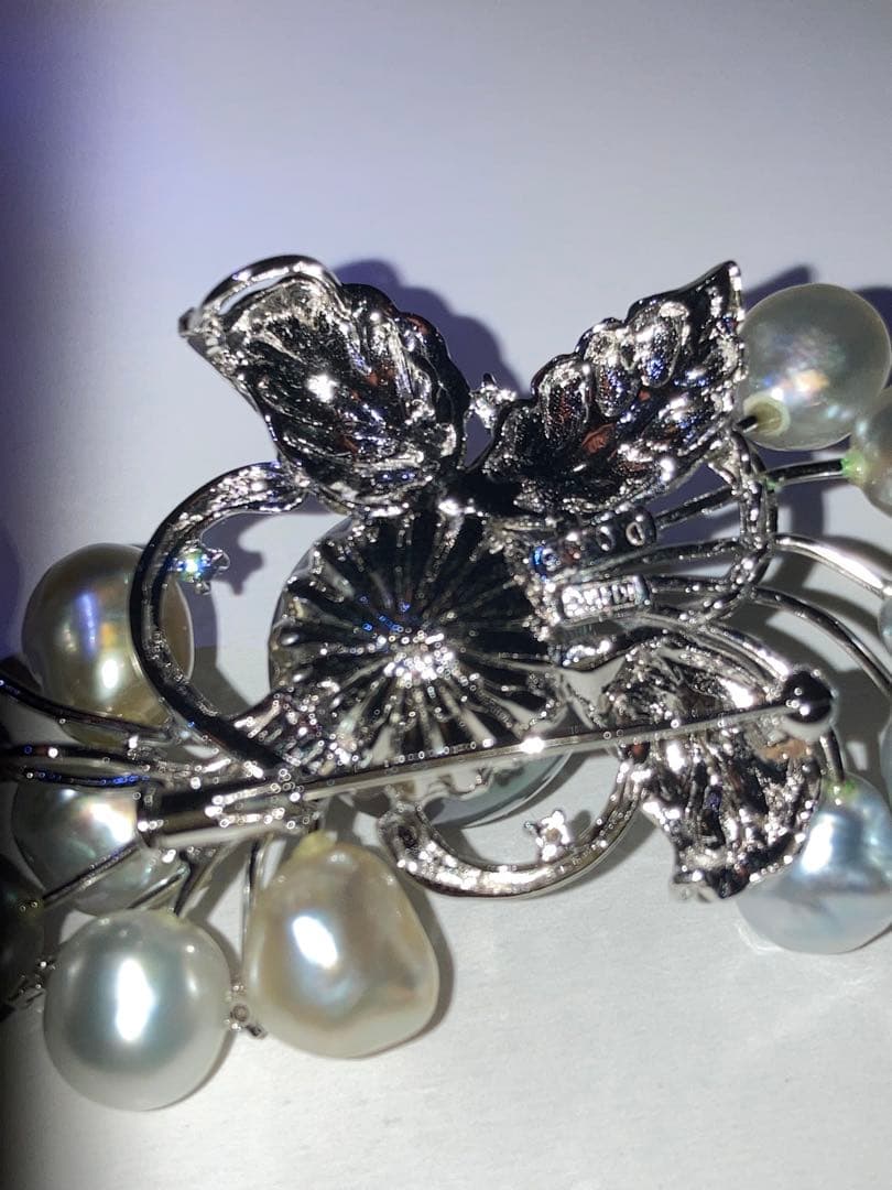 K14WGダイヤモンド 黒真珠 花モチーフ ブローチ