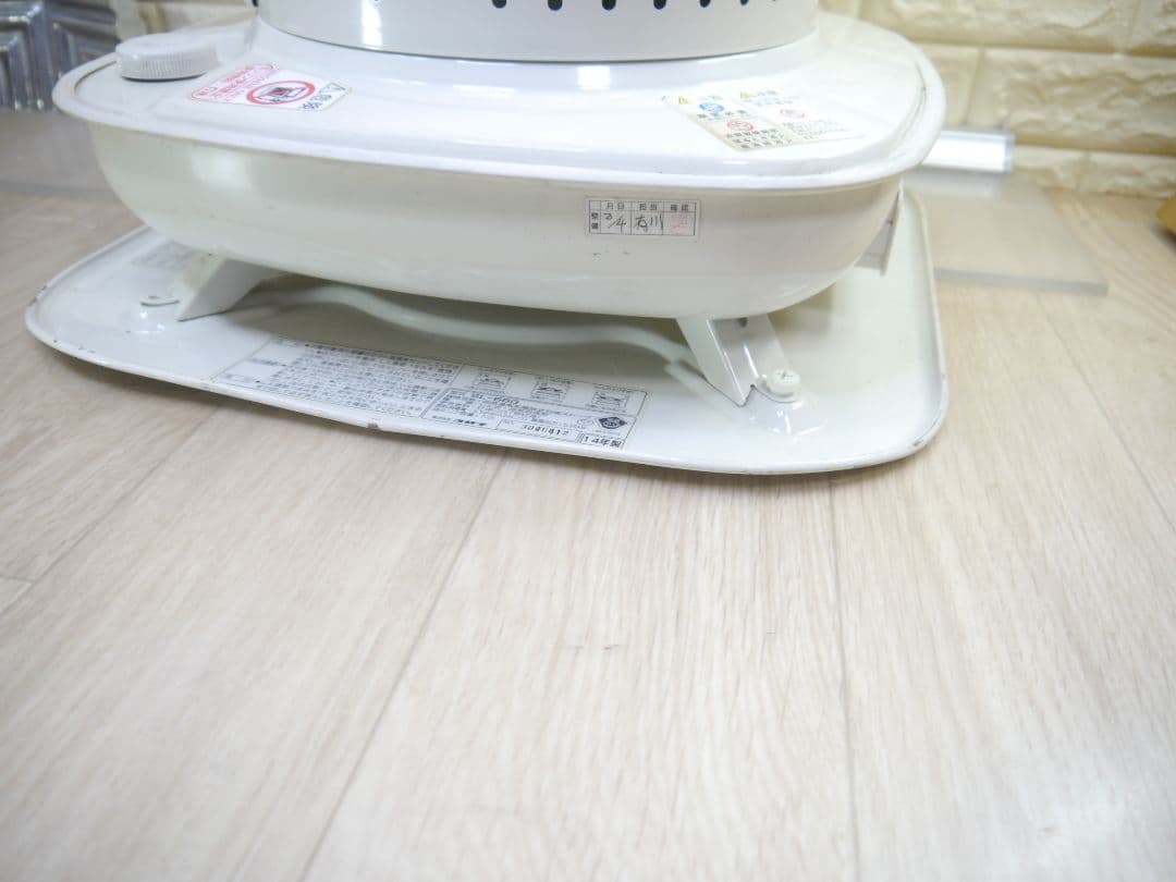 送料無料です。2014年　コロナ　ホワイト　石油ストーブ 円筒形