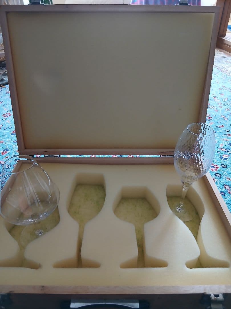 Les Impitoyables ワイングラスとシャンパングラス 2個セット