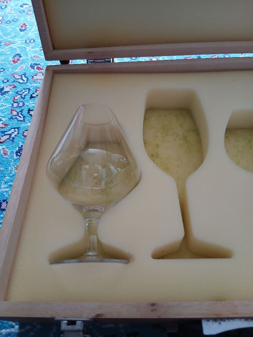 Les Impitoyables ワイングラスとシャンパングラス 2個セット