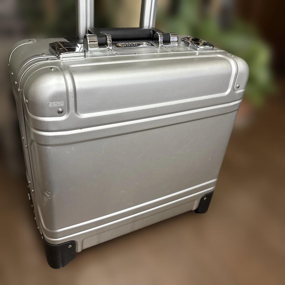 専用品　無骨でかっこいい！ゼロハリバートン　アルミキャリーケース 28リットル