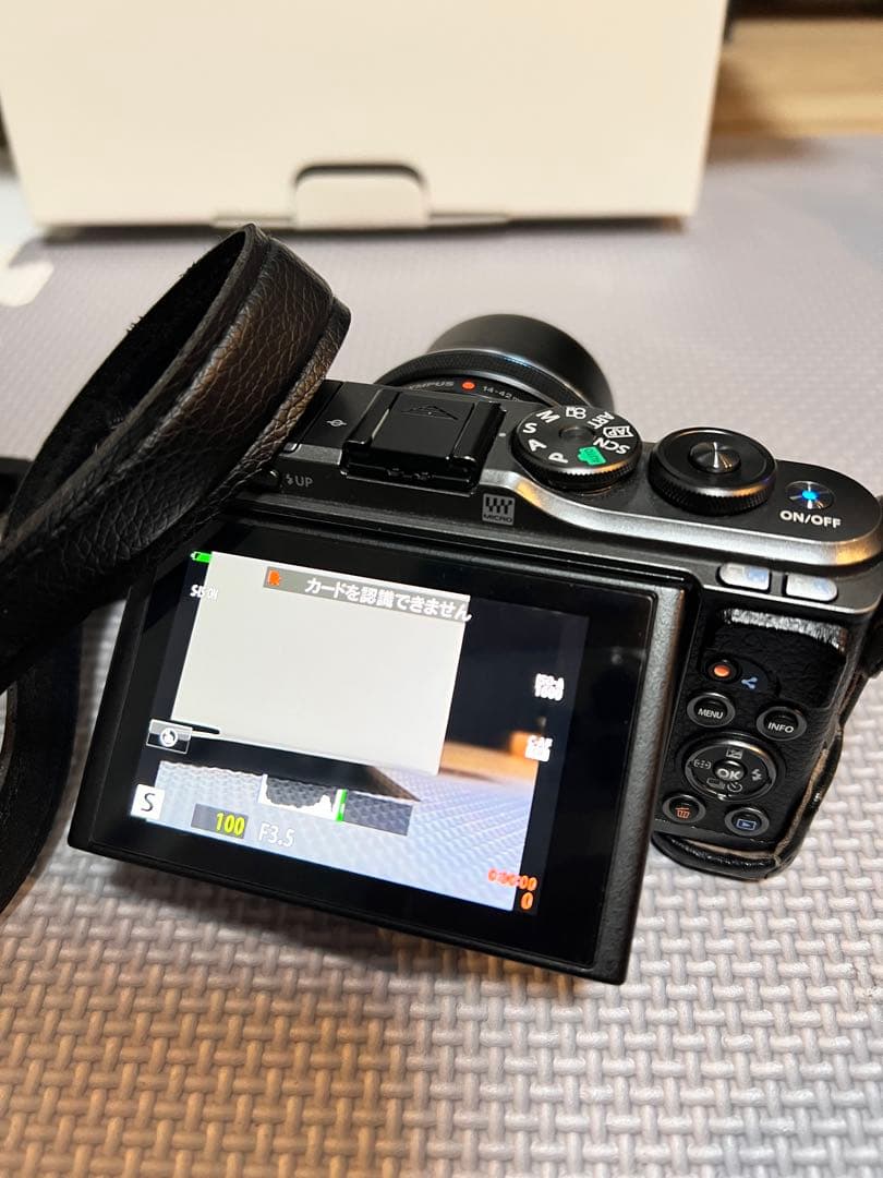 【お値下げ】OLYMPUS ミラーレス一眼カメラ PEN E-PL10 ブラック