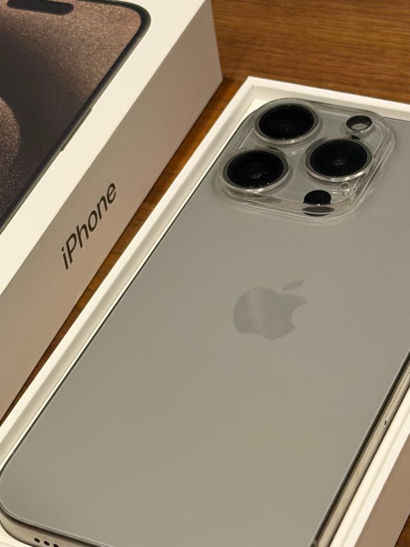 Apple iPhone 15 Pro ナチュラルチタニウム 256 GB 本体