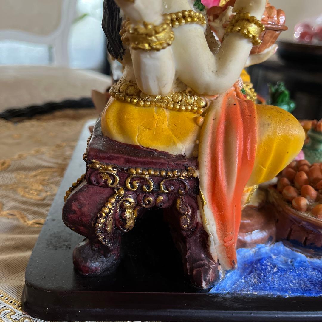 ラクシュミー女神様　置物　ガネーシャ　サラスワティ　幸運　豊穣　美を司どります。