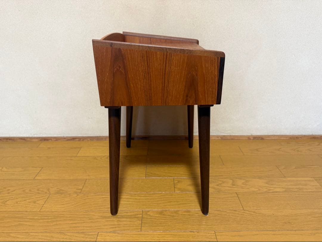 北欧ヴィンテージ（デンマーク）木製サイドチェスト