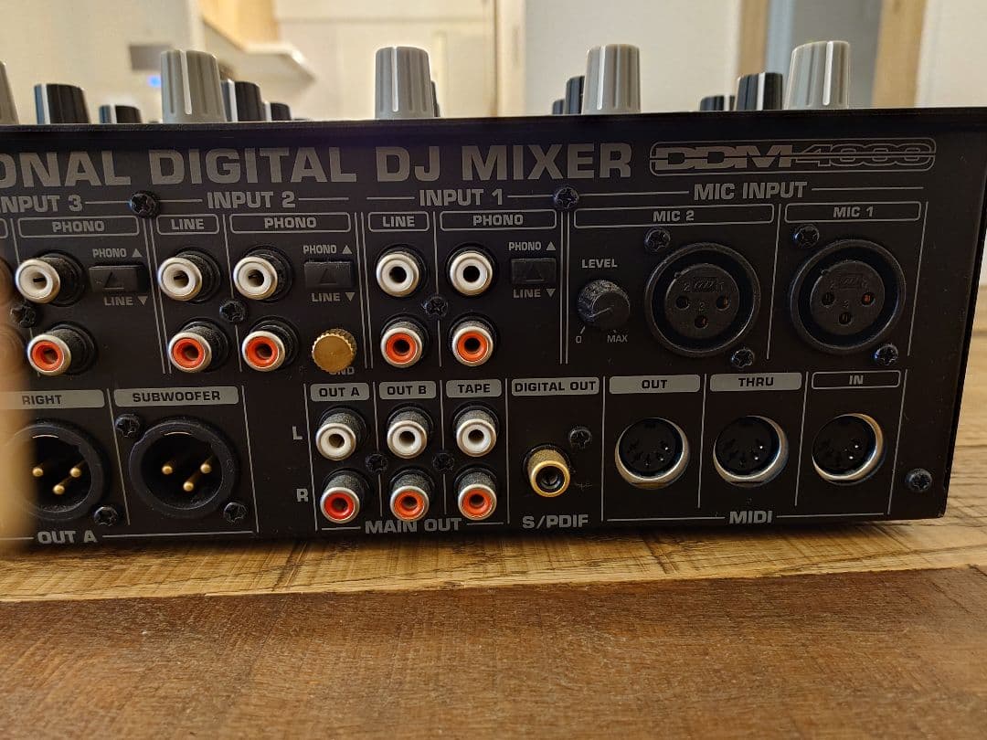BEHRINGER / DDM4000 DJミキサー