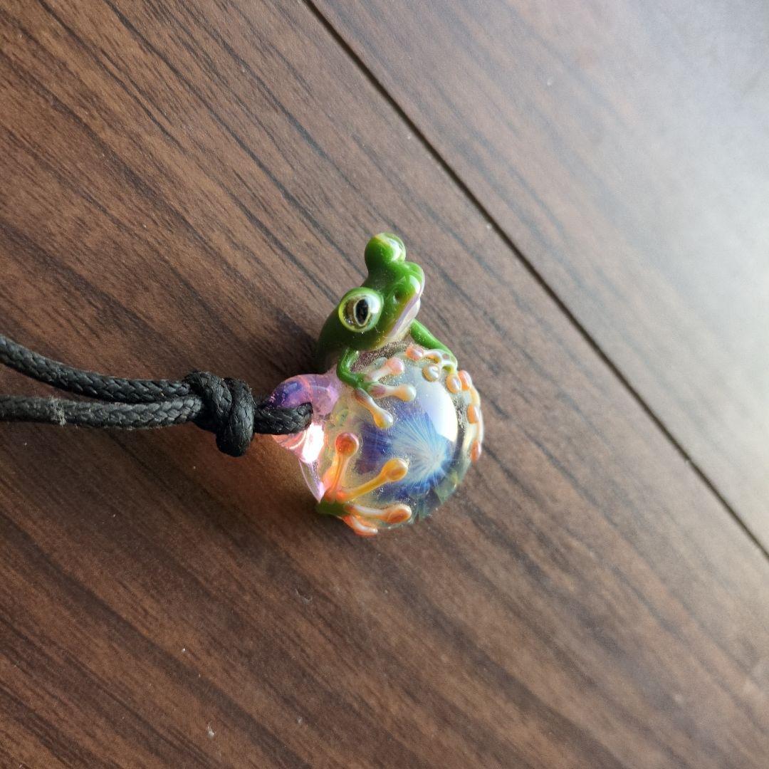 ハ*ロ様 麻覇王 カエルネックレス チャームのみ