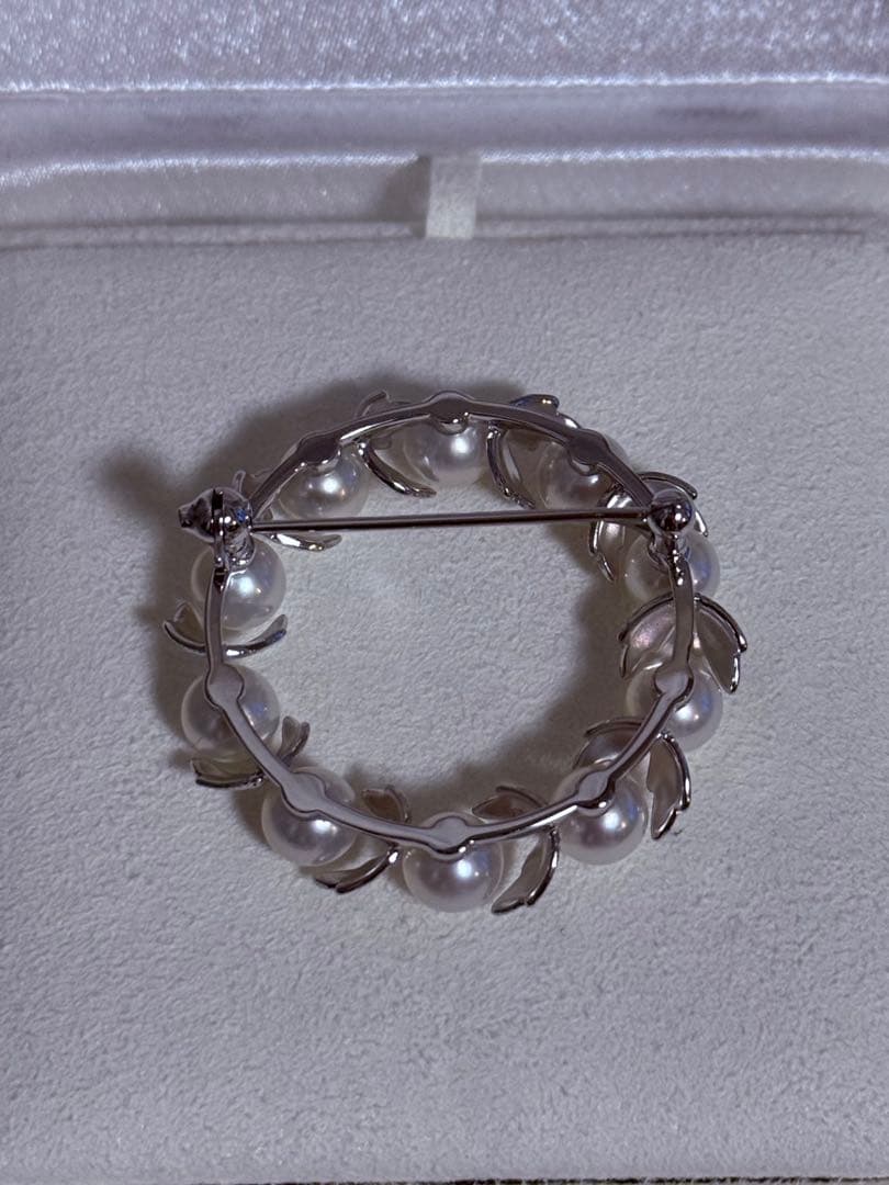 ミキモト　ブローチ　葉彫り