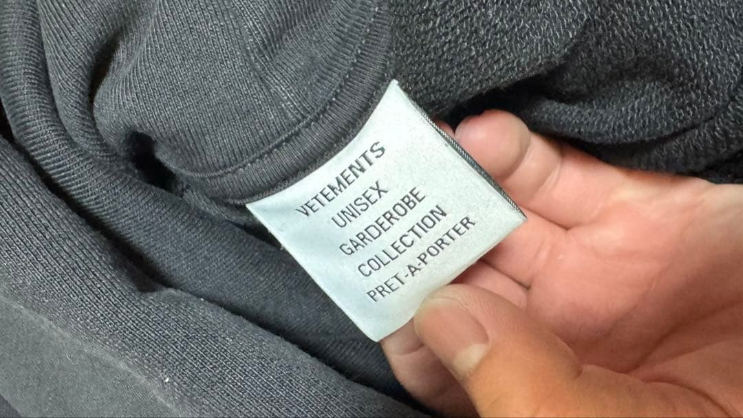 トムさん専用 VETEMENTSパーカー