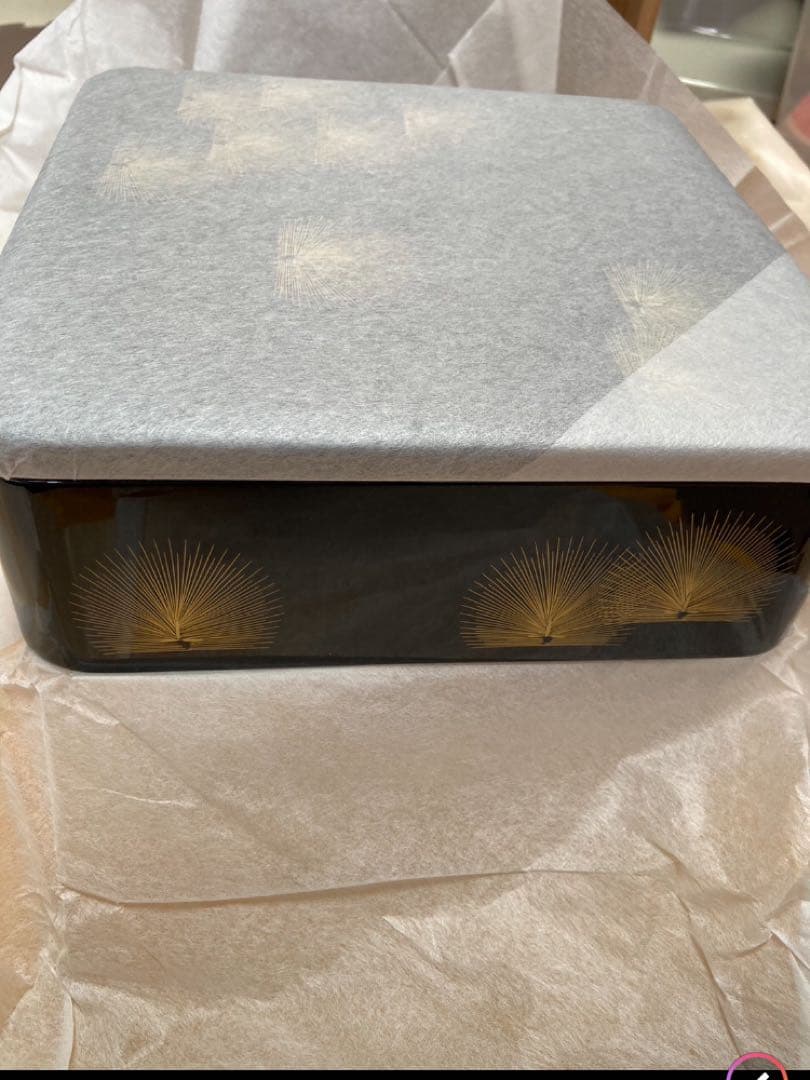 未使用保管品　輪島塗　寿松沈金　三段重箱　　重台付き　黄色袋付き