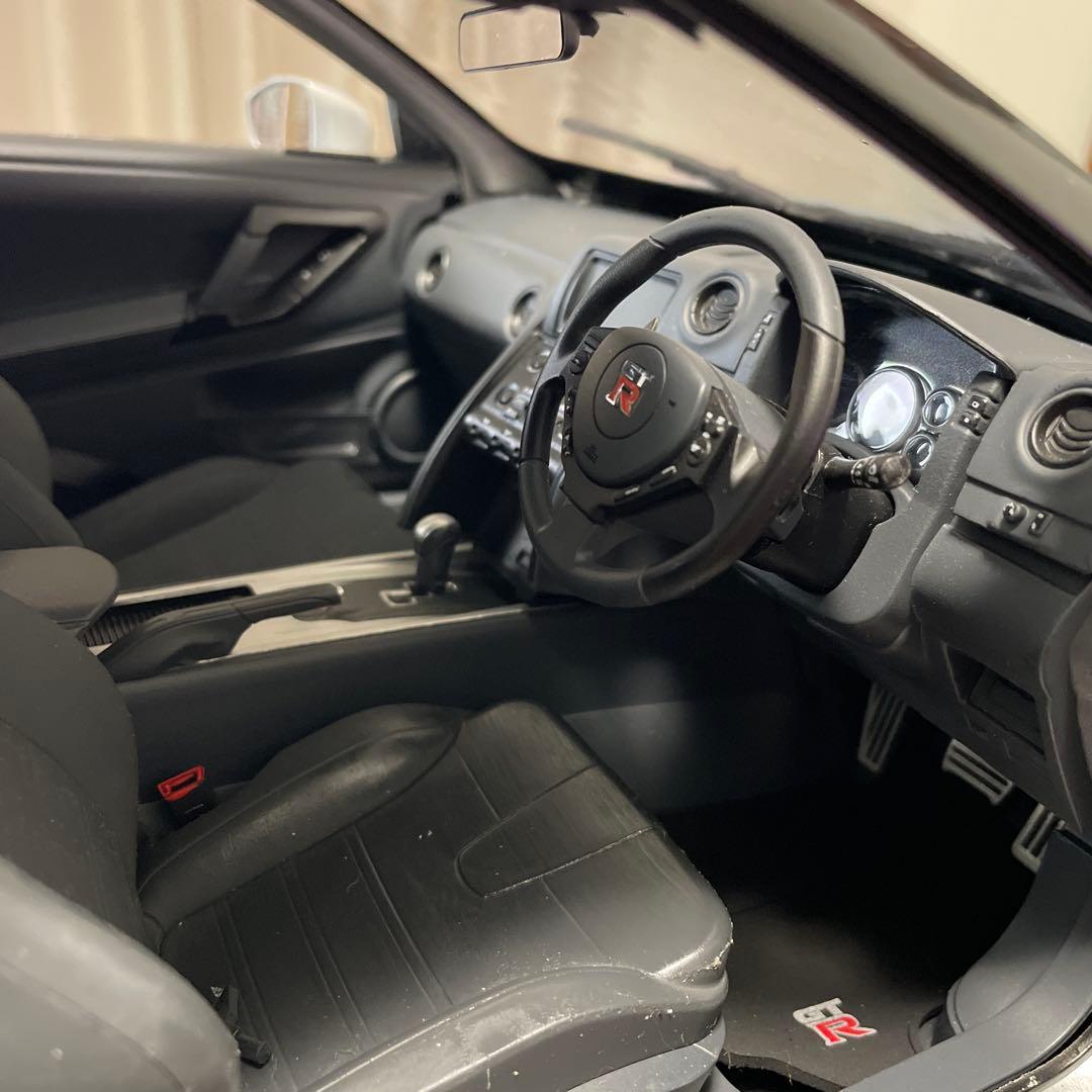 イーグルモスNissan GT-R 35 1/8スケール シルバー完成品