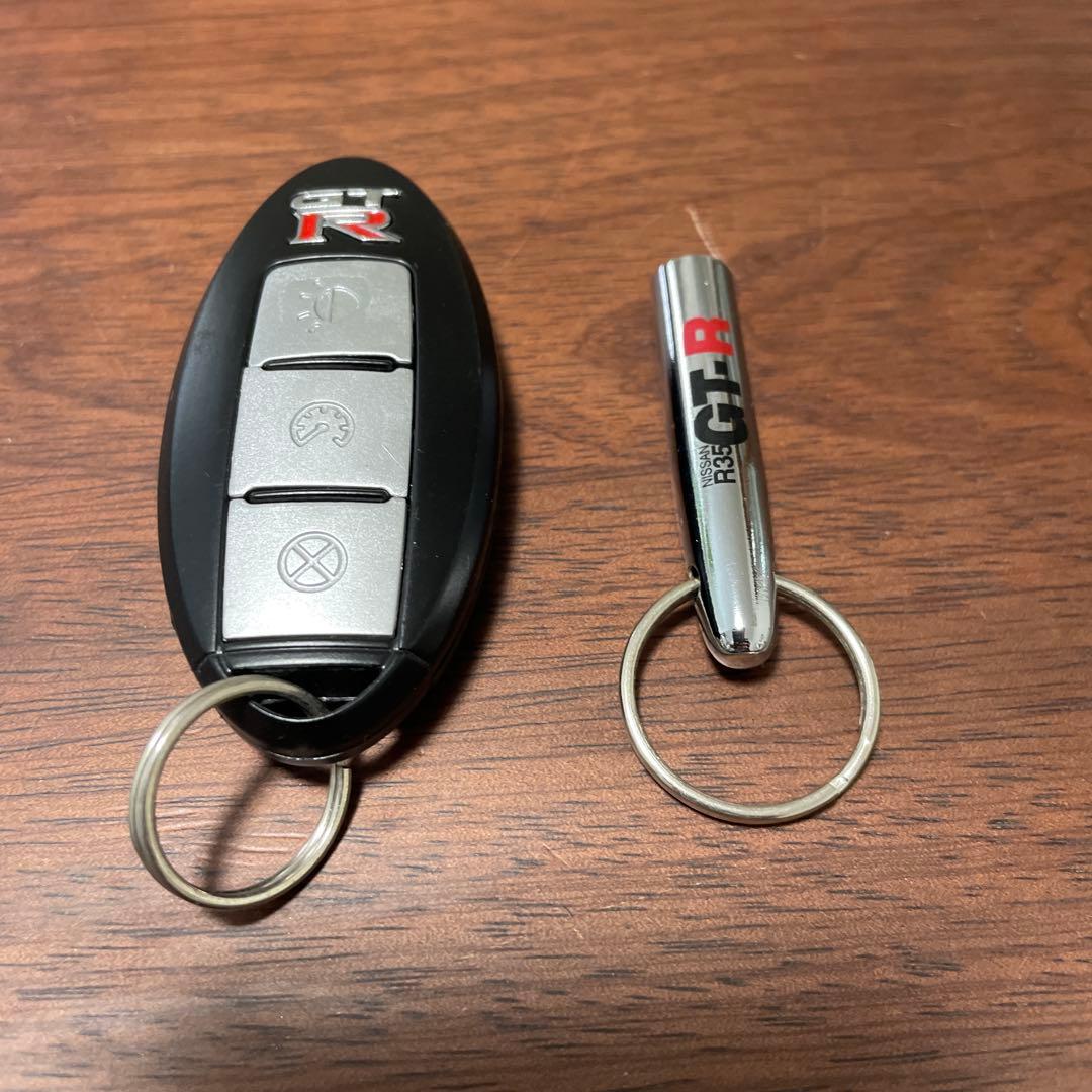 イーグルモスNissan GT-R 35 1/8スケール シルバー完成品