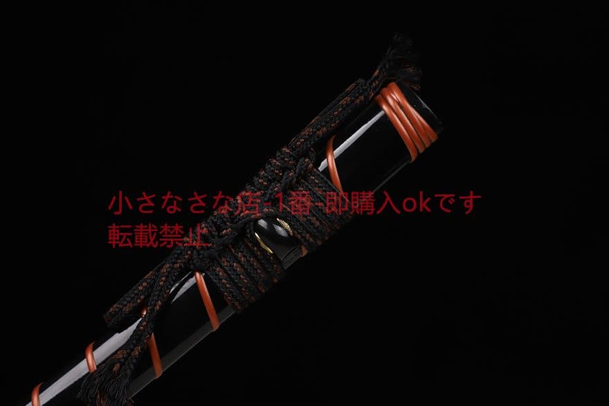 武士の刀を磨く 武具　刀装具　日本刀　模造刀 居合刀