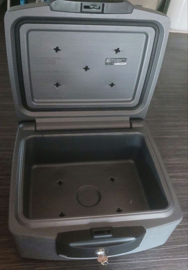 最終希望価格　鍵付き　ポータブル防火保管庫　BK-248260　発送料込み