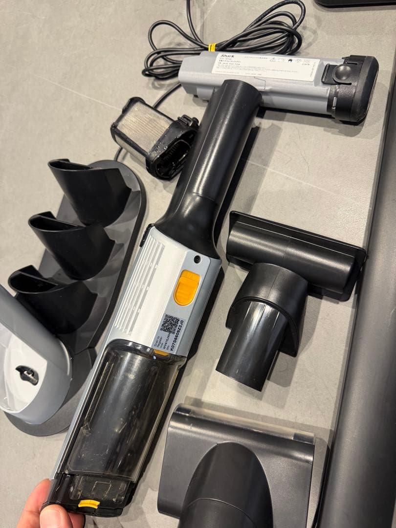 シャーク　WV415JWH 66 ハンディクリーナー 本体