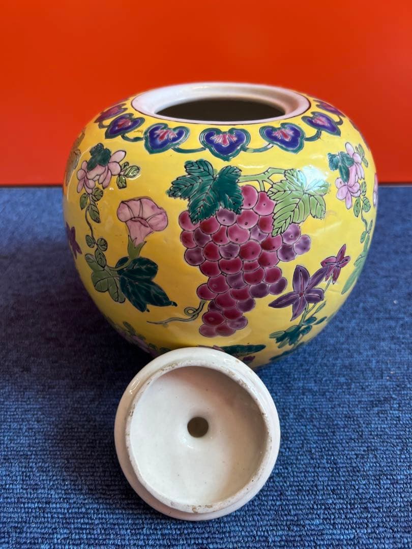 1060  中国古美術　骨董　花卉葡萄紋壺　時代物