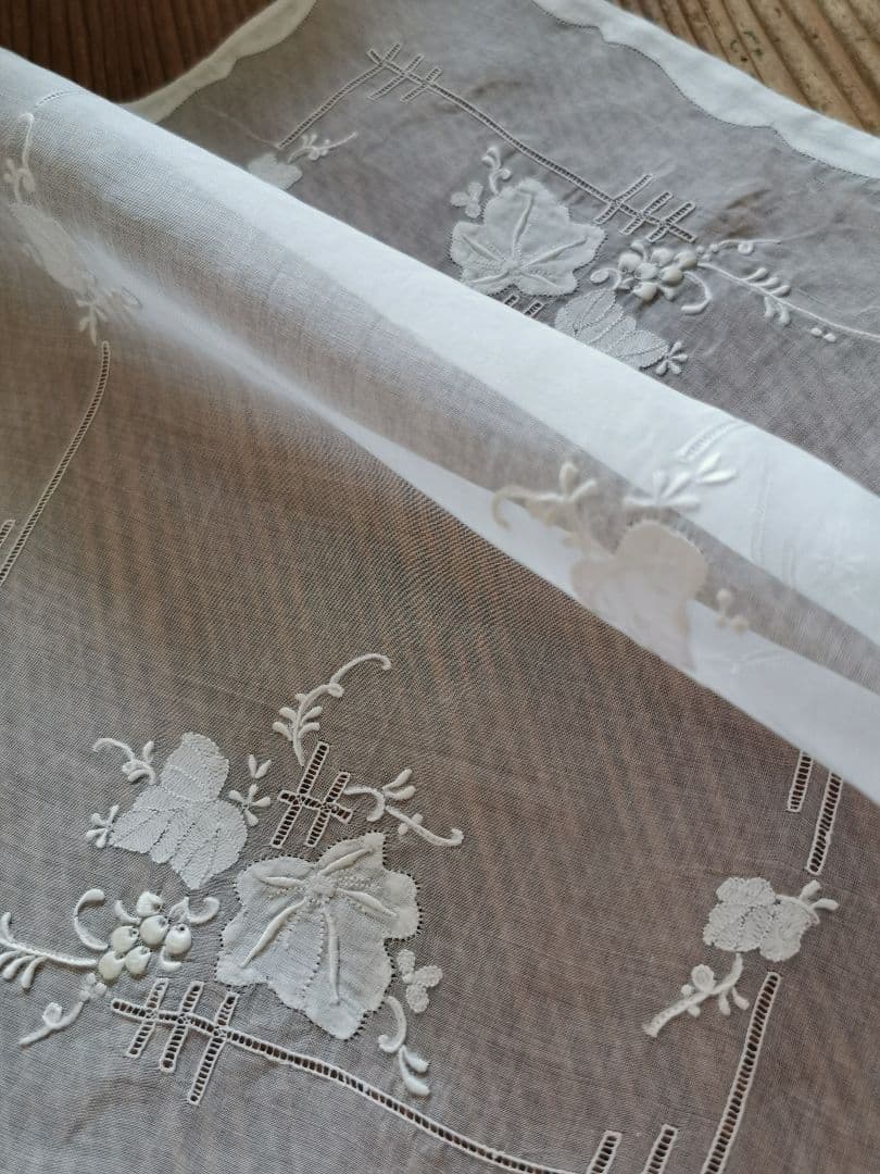 アンティークマーガブ オーガンジーレースクロス葡萄刺繍 ポルトガル マディラ至高