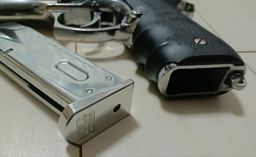 【中古品】東京マルイ 18禁 ガスガン「M92F」シルバーツートンカラー