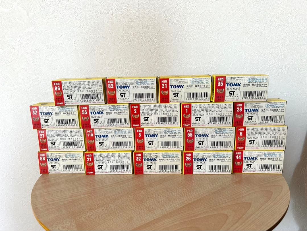 トミカ 復刻版19台セット 展示ショーケース付き そのまま飾れます