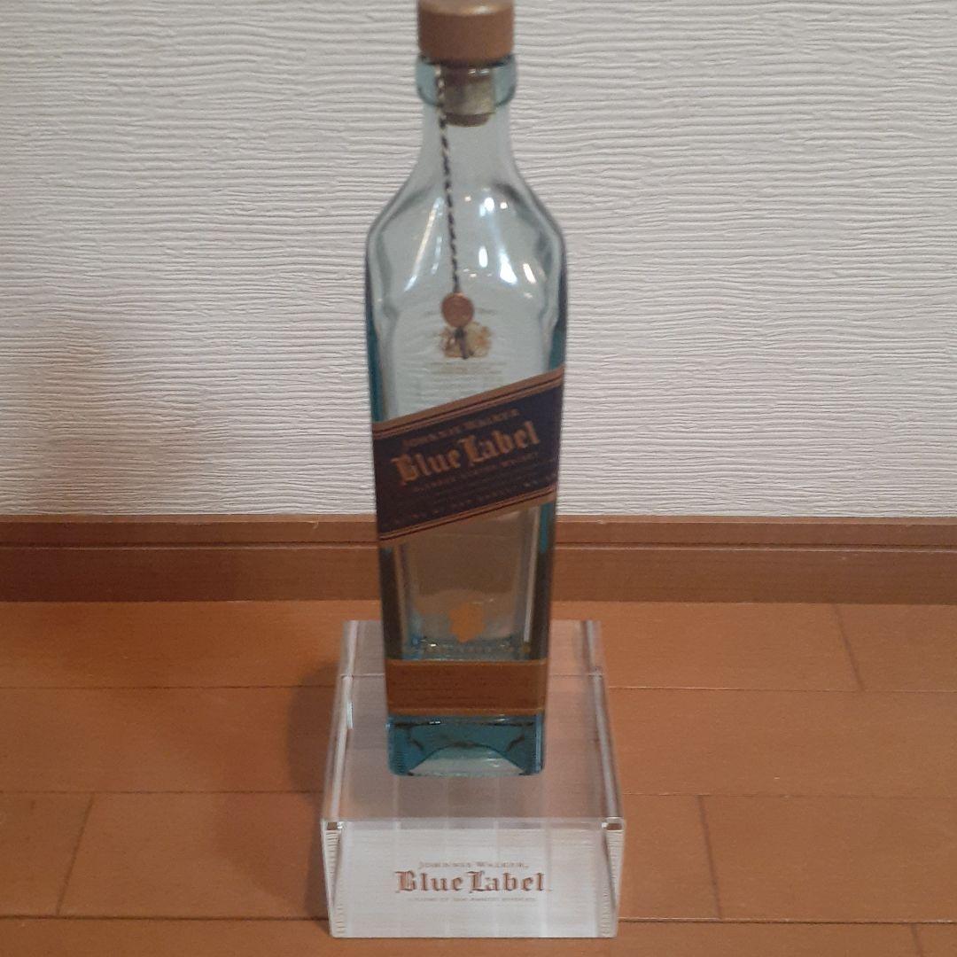 ジョニーウォーカーブルーラベル空瓶　台座　箱付き