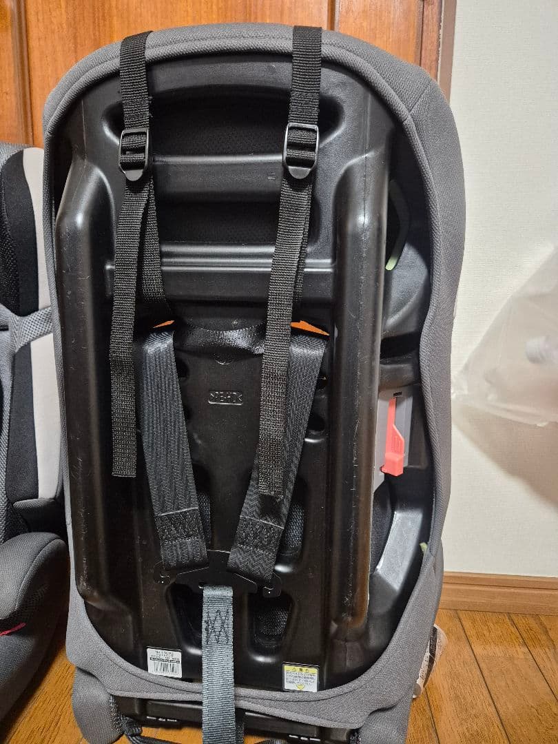 Combi ジュニアシート　　チャイルドシート　 2つセット