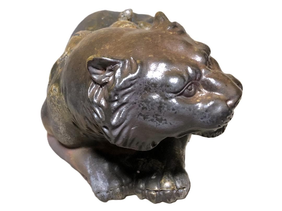 【 備前焼伏虎置物 】　鈴木黄弌造　陶印　黒檀木台付