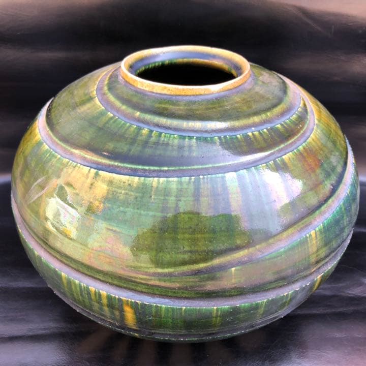 究極の美◼️蔵からかなり美しいエメラルドグリーンの見事な大きな壺、壷が出てきました