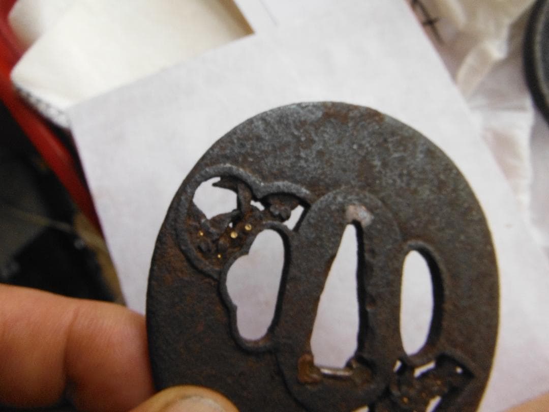 刀装具　鍔　桜彫刻 鉄製 (つば) 江戸時代