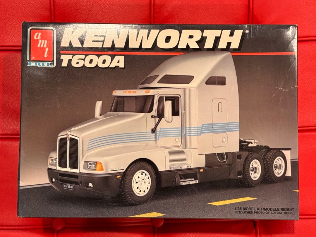 AMT/ERTL製の1/25 ケンワースT600Aセミトラックトラクタ−