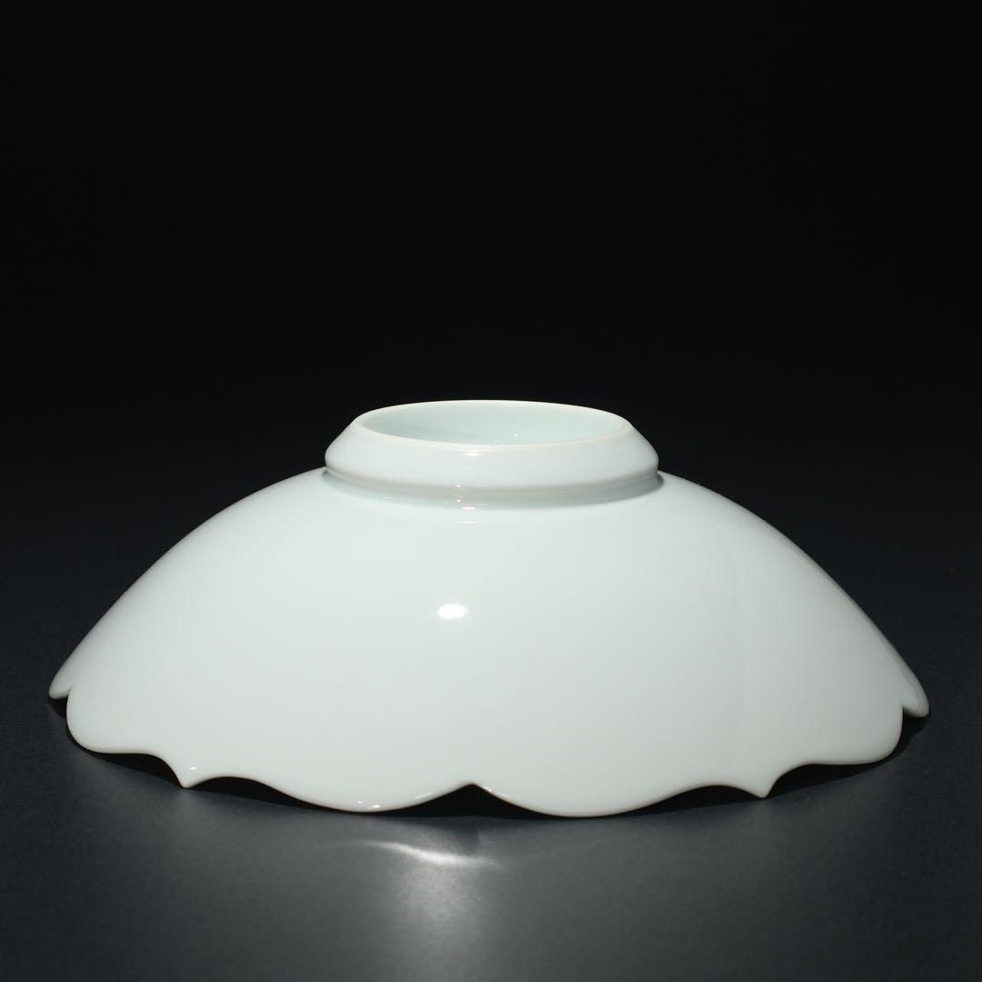 人間国宝 井上萬二 白磁緑釉牡丹彫文　鉢　菓子器　共箱　R1525ダN2