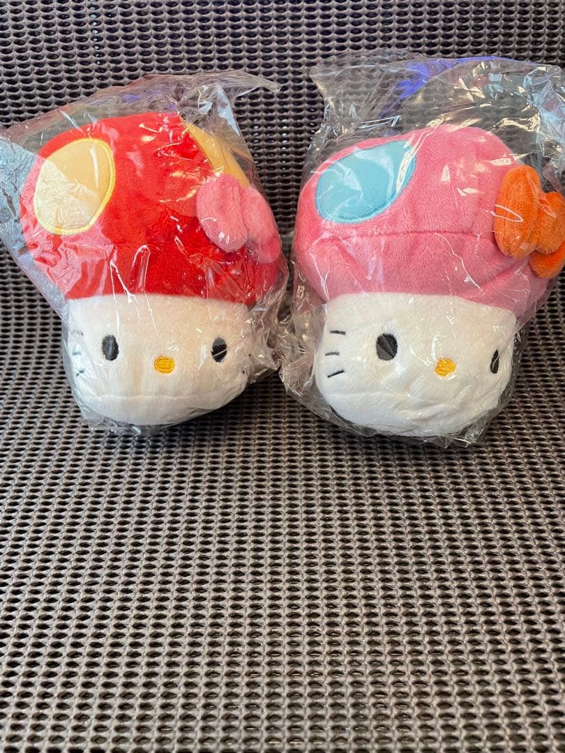 ハローキティ きのこ型 ぬいぐるみ 赤ピンク 2セット