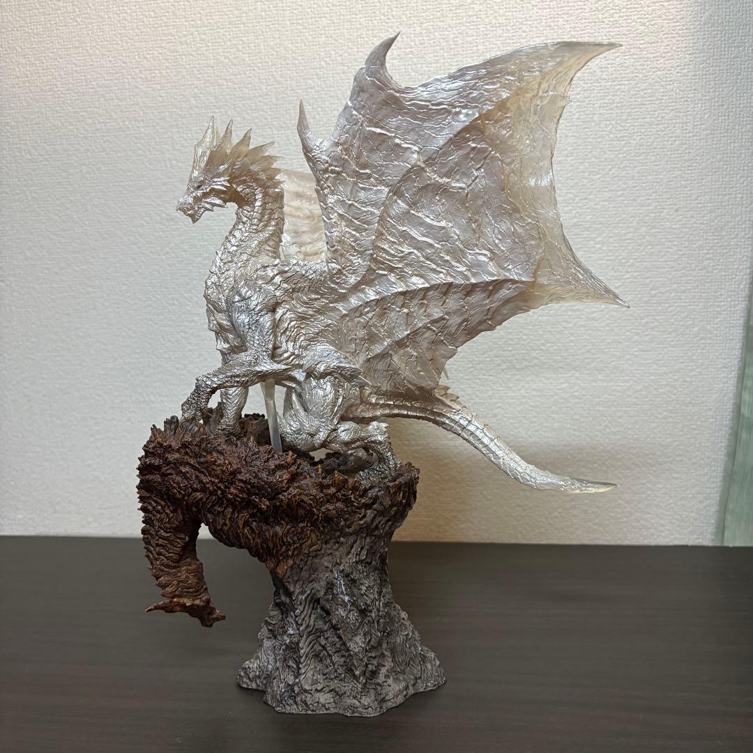 【希少品】モンスターハンター　クリエイターズモデル　クシャルダオラ　脱皮　純正