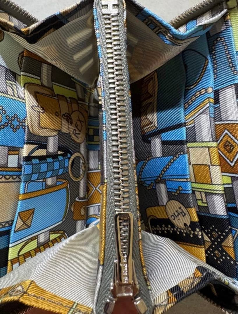 シルクインコンパクト　【HERMES】