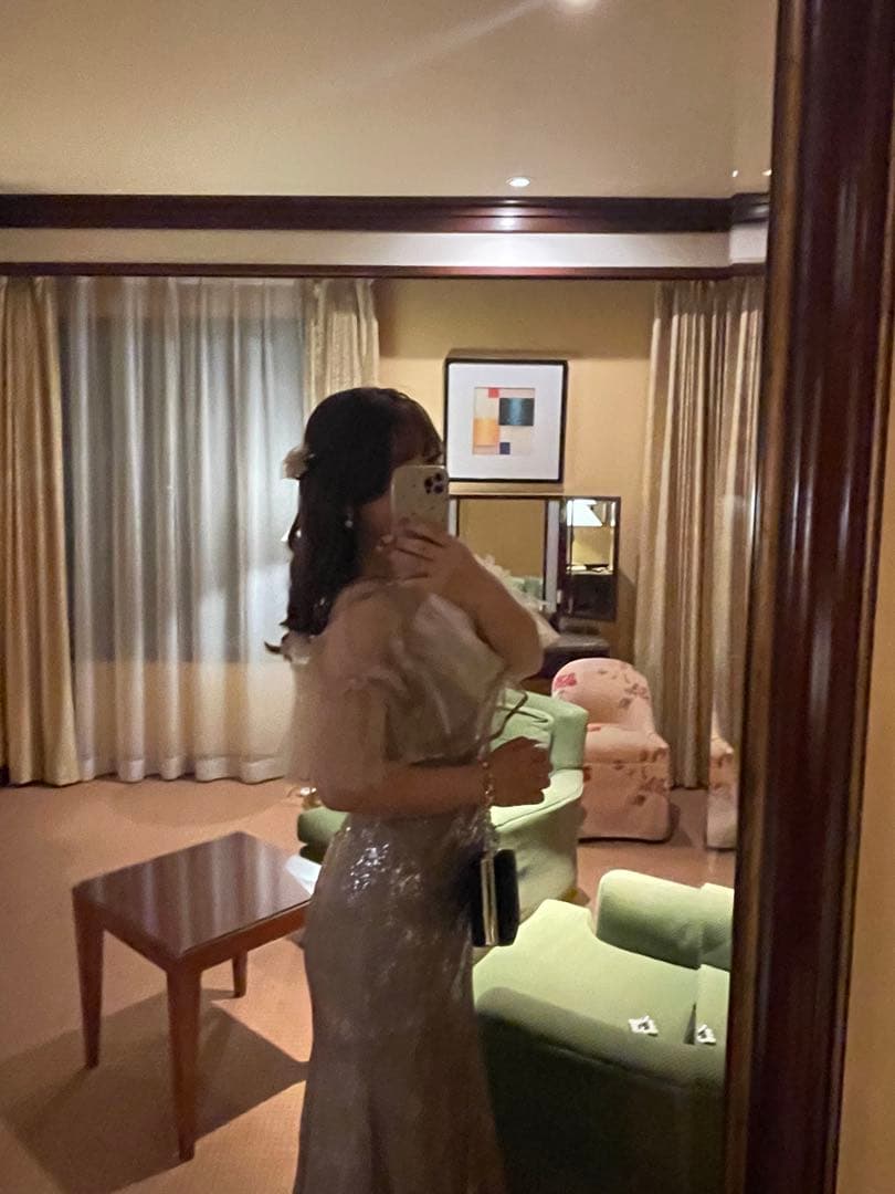 チュールフリル付きグレーパーティードレス