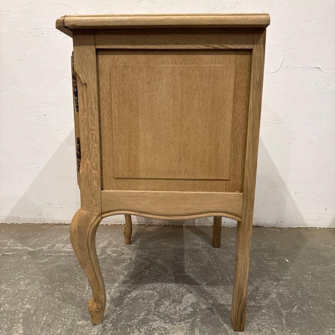 ビンテージ　木製サイドテーブル　猫脚　剥離　ベッドサイドテーブル