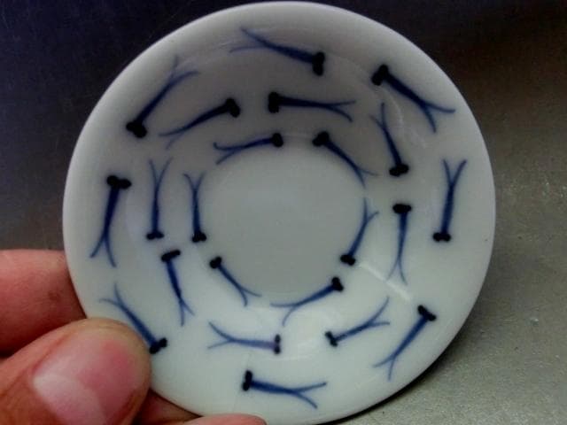 小皿■【大明成化年製】メダカ紋染付手塩皿 5客 金継ぎ直有 小魚 時代物 骨董■