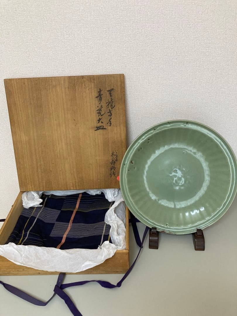 明時代　龍泉窯青磁大皿　箱付き