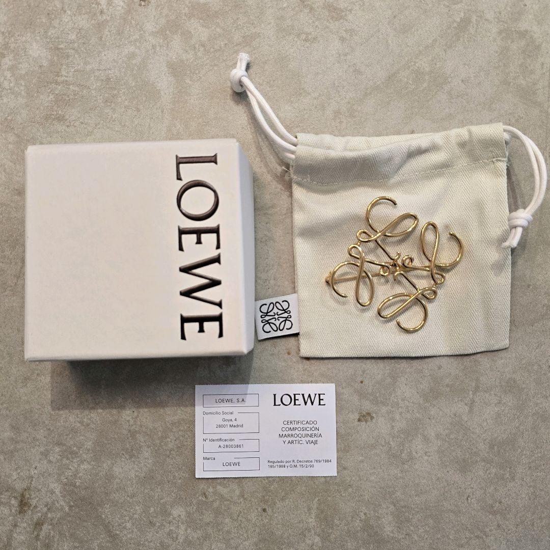 新品未使用 ロエベ ブローチ アナグラム 111.25.020 ゴールド