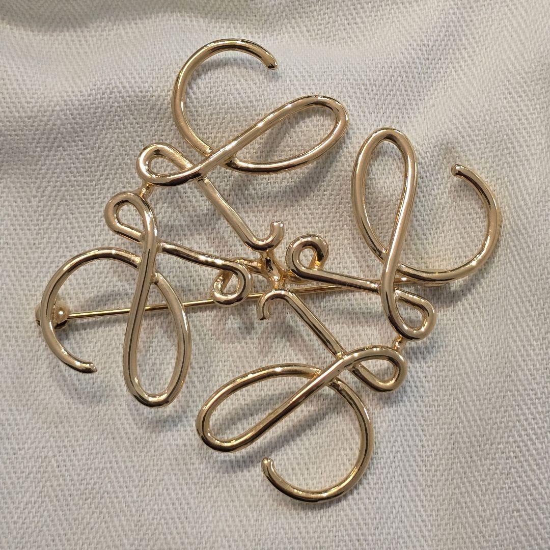 新品未使用 ロエベ ブローチ アナグラム 111.25.020 ゴールド