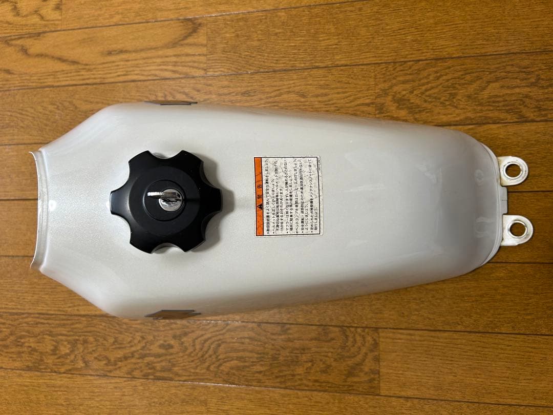 グラストラッカー　燃料タンク