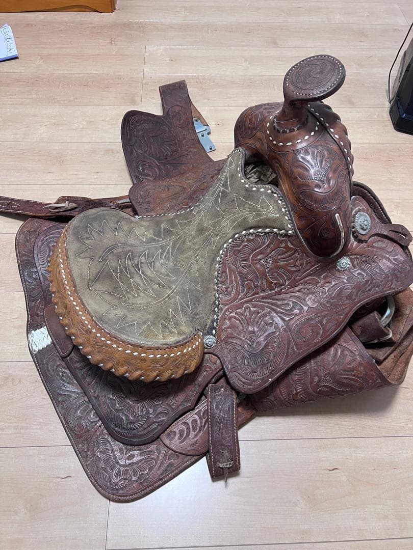 ブラウンレザーウエスタン鞍　アメリカ雑貨　乗馬　カウボーイ