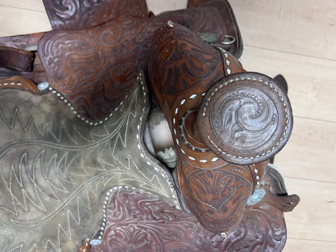 ブラウンレザーウエスタン鞍　アメリカ雑貨　乗馬　カウボーイ