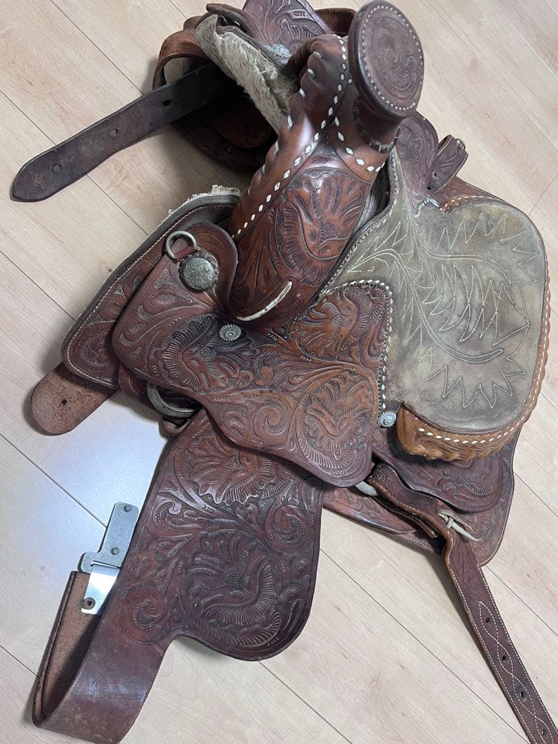 ブラウンレザーウエスタン鞍　アメリカ雑貨　乗馬　カウボーイ